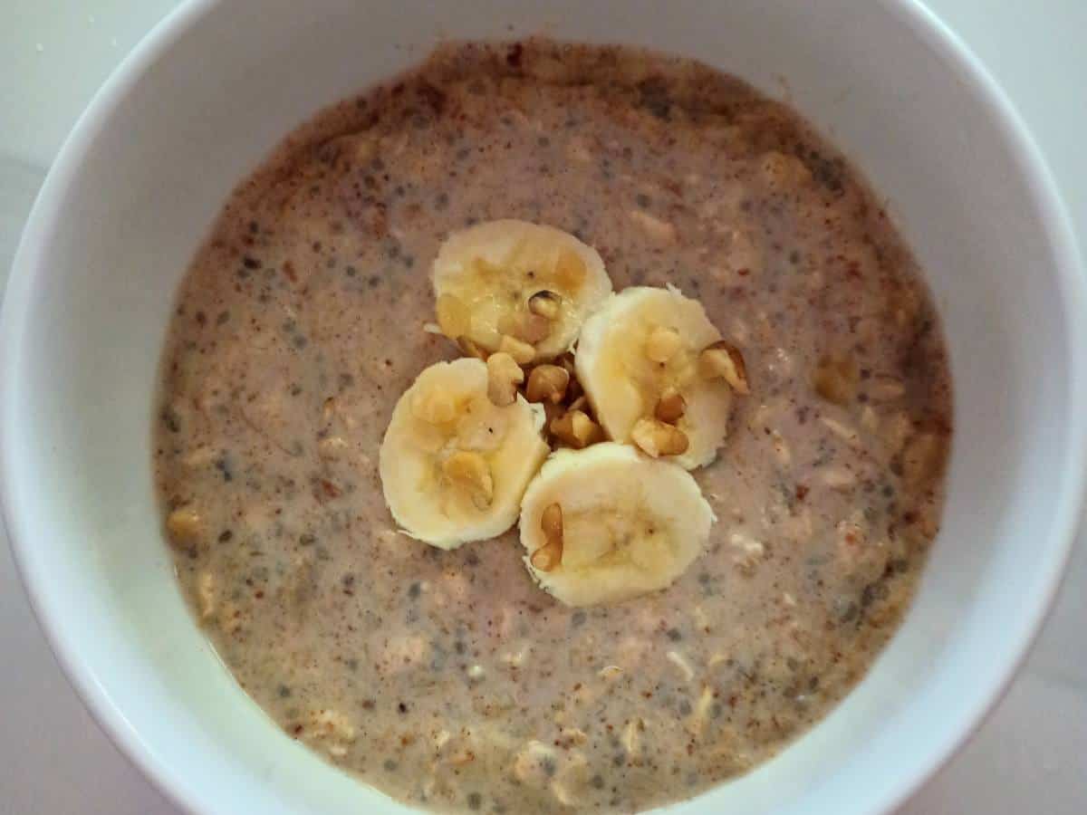banana overnight oats with slices od banana and walnuts on top.